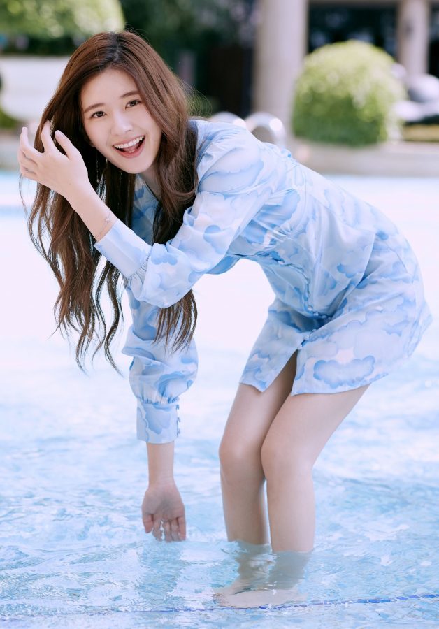 赵露思清爽甜Girl好腿(2/9)