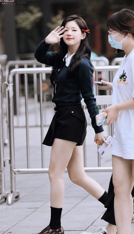 宁静的夏天赵露思美腿光滑(6/8)
