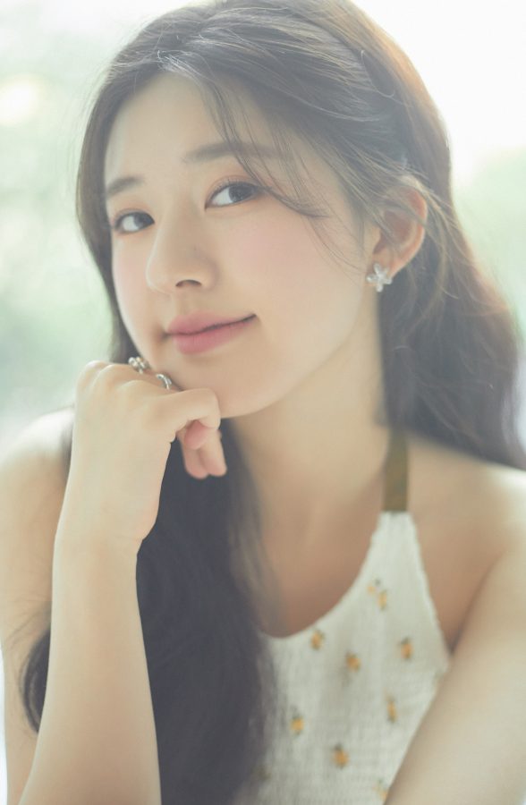 氧气美女赵露思脚踩超细凉鞋防水台恨天高(4/5)