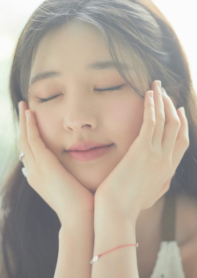 氧气美女赵露思脚踩超细凉鞋防水台恨天高(5/5)