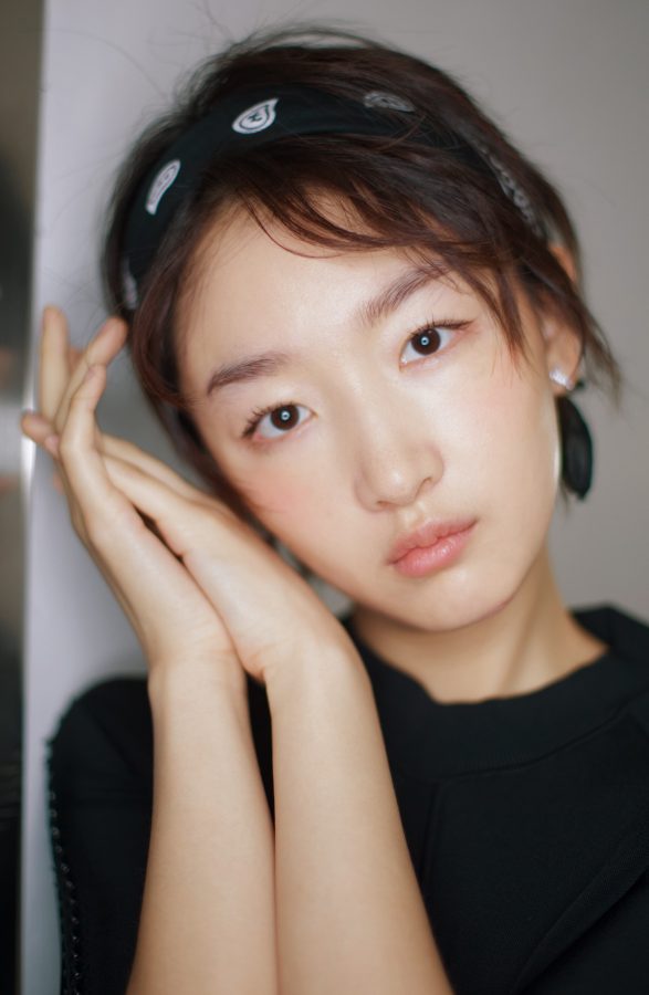 Zhou Dongyu's slender legs in a short skirt appeared in a promotional event(4/4)