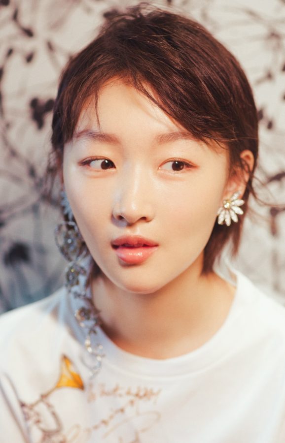 清纯气质美女明星周冬雨玉腿穿凉高写真(4/5)