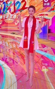 蒋宝琛领衔，北京卫视女主持人们的美腿