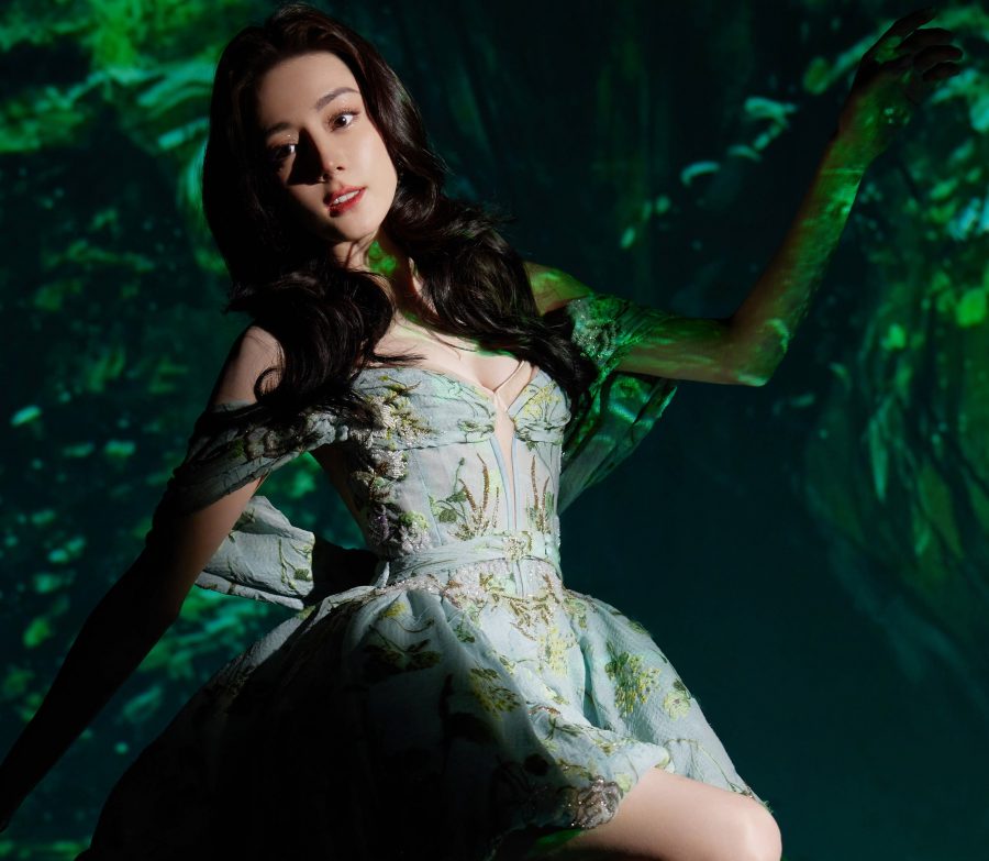 来自仙境的美少女迪丽热巴一袭吊带复古泡泡裙乳此迷人(3/10)