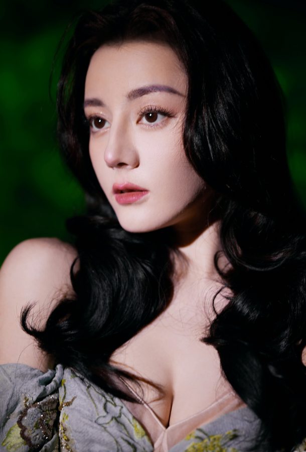 来自仙境的美少女迪丽热巴一袭吊带复古泡泡裙乳此迷人(7/10)