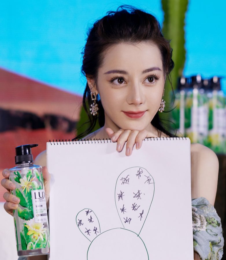 来自仙境的美少女迪丽热巴一袭吊带复古泡泡裙乳此迷人(9/10)