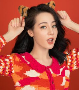 迪丽热巴这颜值真是小母牛坐飞机——牛B上天了