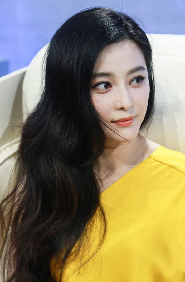 美女明星范冰冰脚穿细高跟鞋录制综艺节目(21/21)