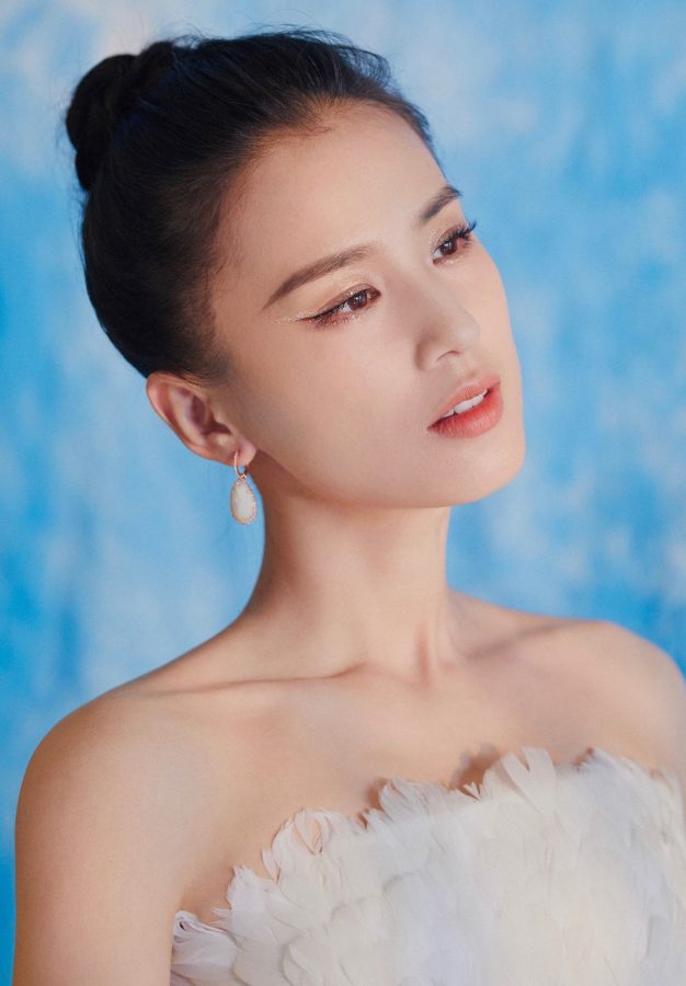 黄圣依身穿紧身露背美裙，美背玉臂细腰翘臀美不胜收(6/6)