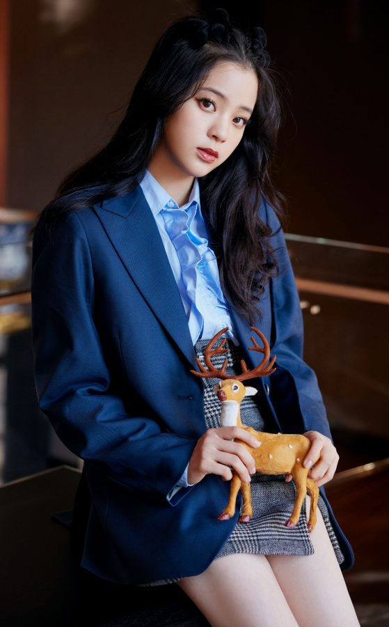 欧阳娜娜校园风格装扮蓝西装小皮鞋笔直白皙的少女腿(2/9)