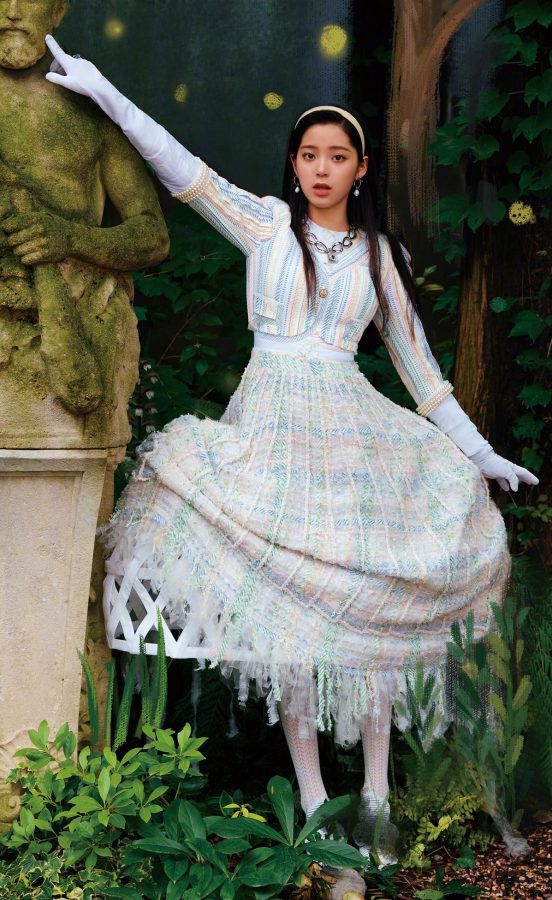 ELLE杂志封面欧阳娜娜的美腿高跟照（第4张/共4张）