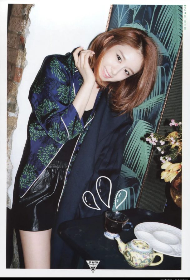 韩国女歌手朴智妍杂志封面美腿写真（第13张/共13张）