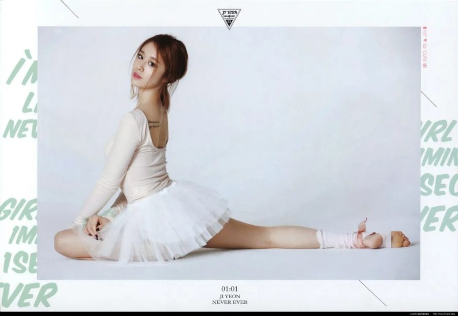 韩国女歌手朴智妍杂志封面美腿写真（第6张/共13张）