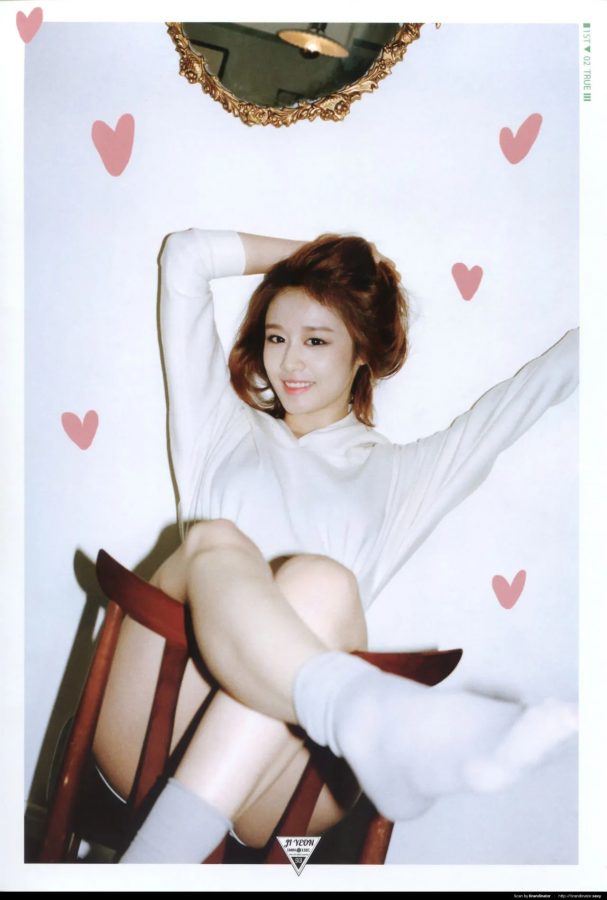 韩国女歌手朴智妍杂志封面美腿写真（第8张/共13张）