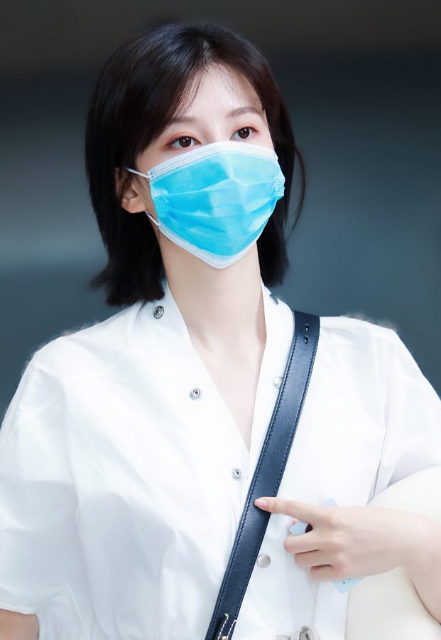 乔欣戴口罩机场街拍美腿白皙(4/4)
