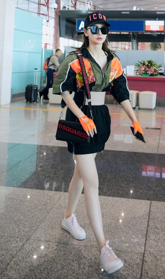 戚薇机场街拍这双腿太美了吧(3/6)