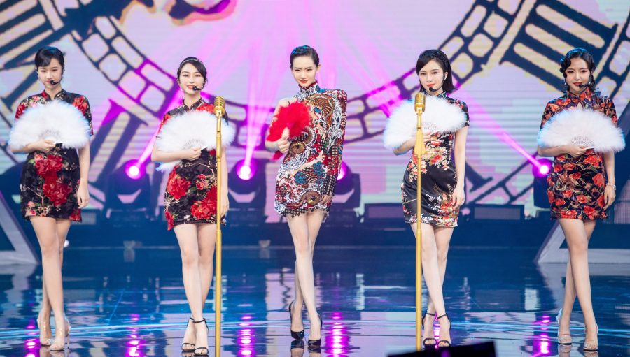 矫若游龙，凤凰于飞。《这样唱好美》众美女明星的旗袍美腿(2/11)