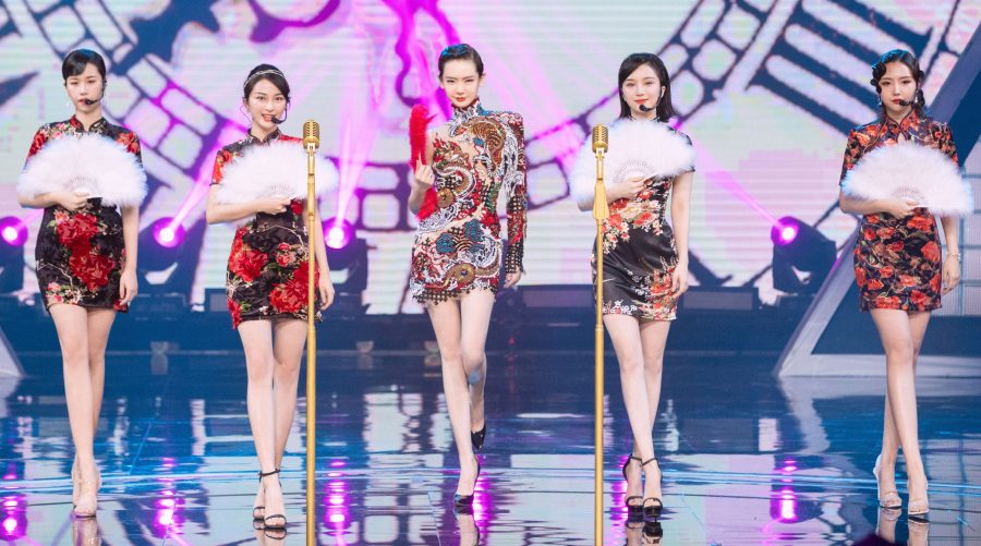 矫若游龙，凤凰于飞。《这样唱好美》众美女明星的旗袍美腿(4/11)