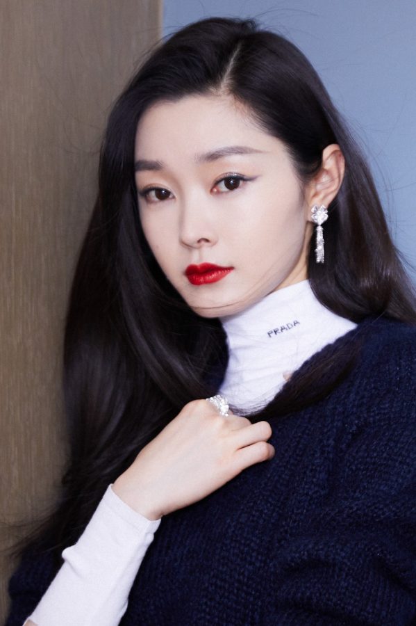  Song Yi's cool photo wearing Prada pointed high heels(2/3)