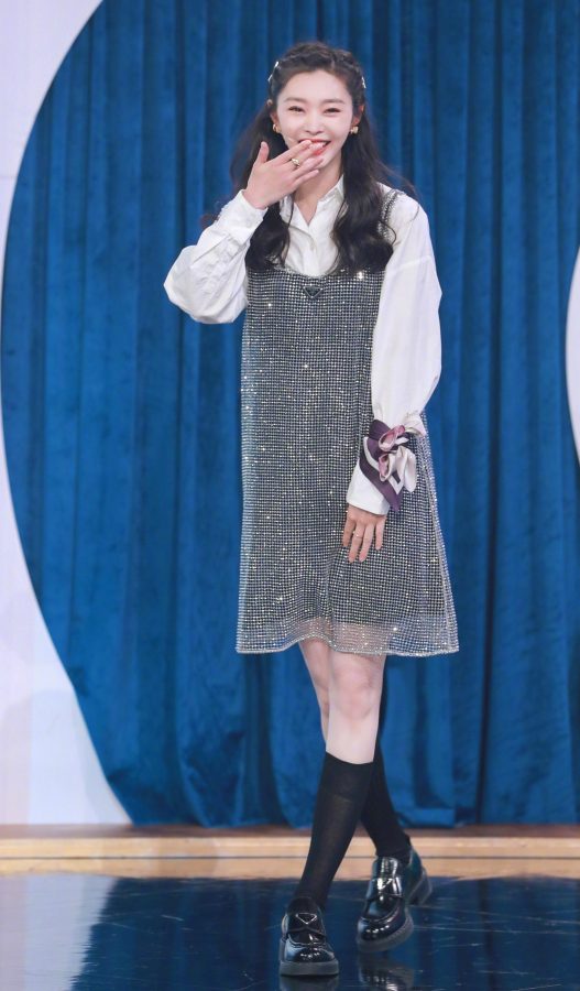 宋轶宋小妹白嫩玉腿穿黑色筒袜录制《快乐大本营》(3/17)