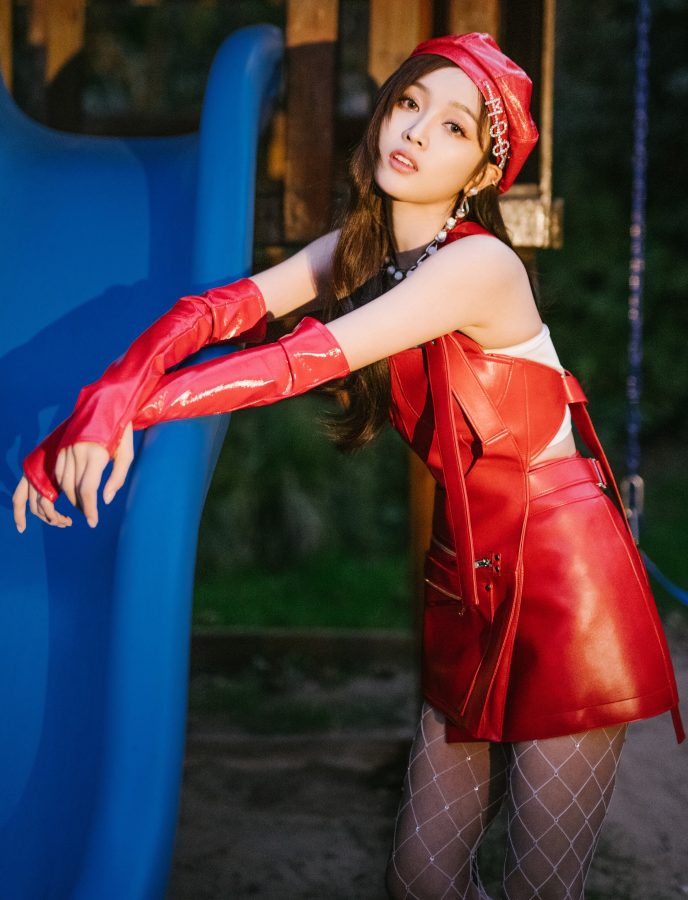 吴宣仪美腿穿白色渔网袜荡秋千梦幻甜美(9/13)