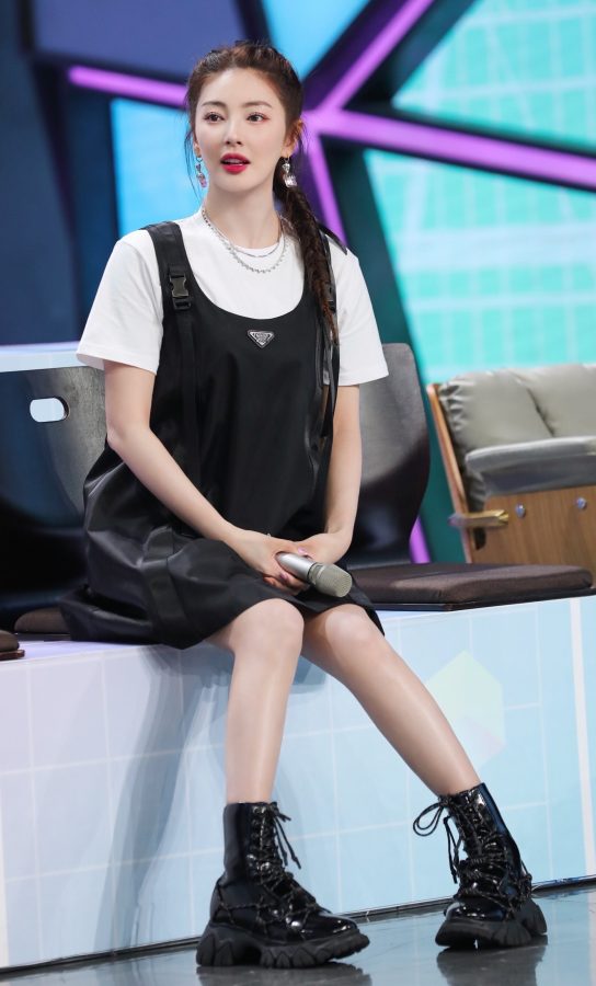 《快乐大本营》节目里张雨绮纤细美腿(7/10)