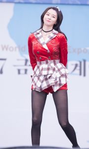 韩国女子Hello Venus组合黑丝袜和美腿台上劲舞[百度网盘]