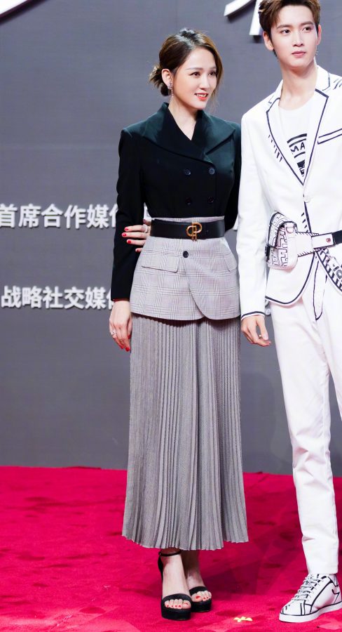 气质女星陈乔恩脚穿防水台凉高跟现身气场满分(8/9)