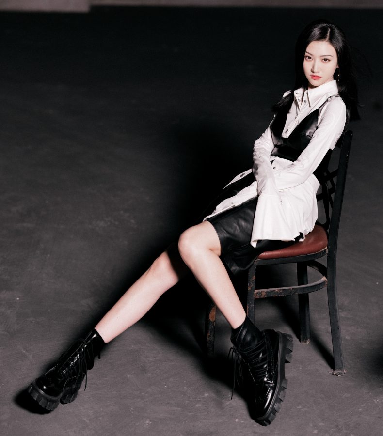 美女明星景甜冷傲气质玉腿写真(3/6)