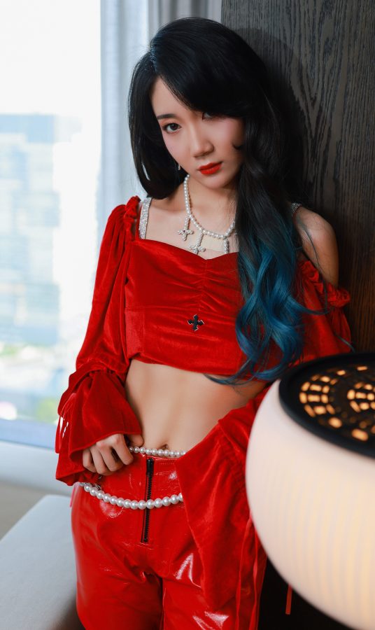 Naiwan's red leather pants have a charming small waist(4/7)