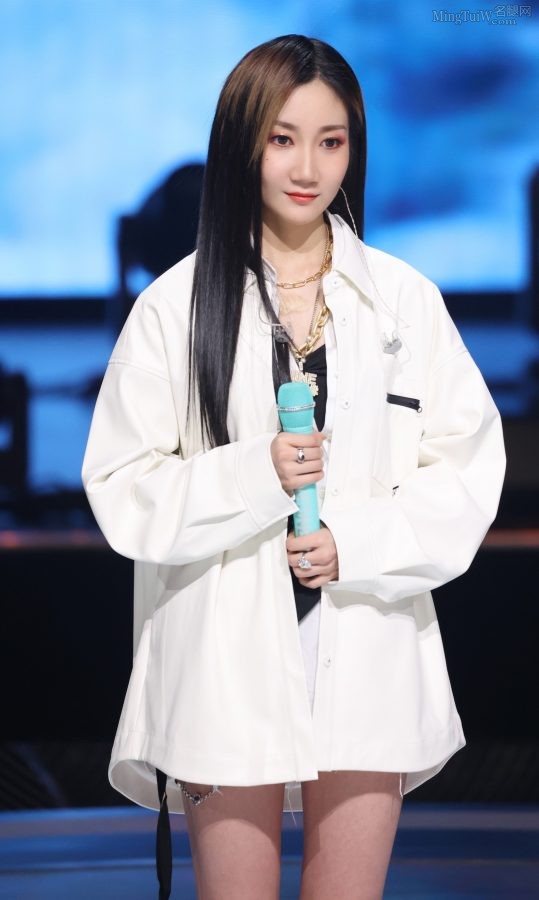 《天赐的声音》乃万美腿光滑修长(3/7)