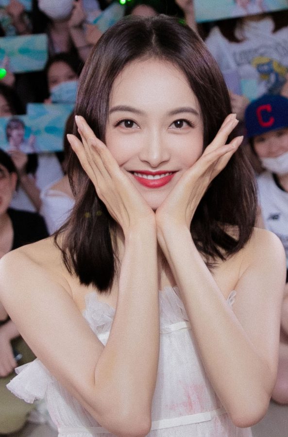 宋茜脚上穿了好看的白色细高跟鞋(6/6)
