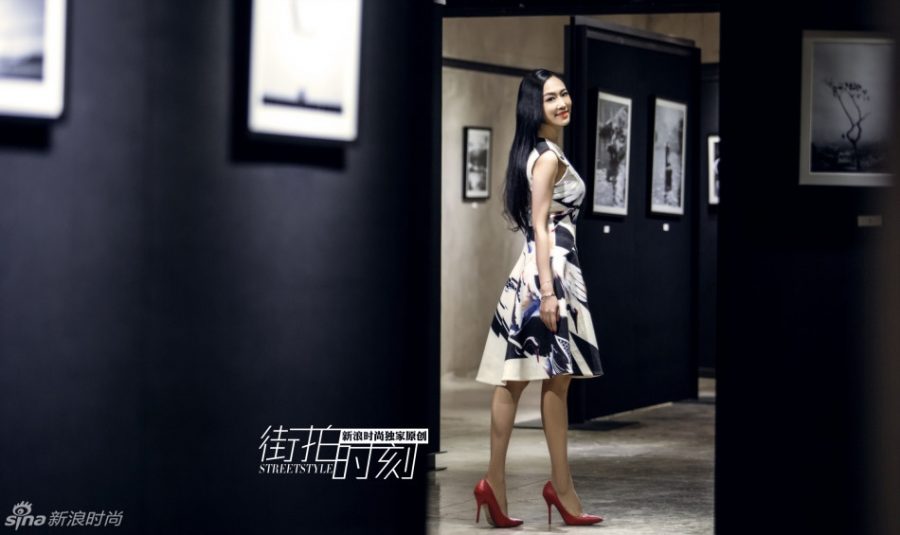 《街拍时刻》王曦梁修长美腿写真(5/5)