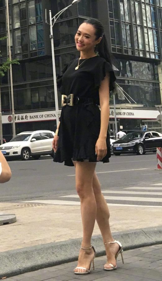 女主持人王曦梁美足穿细跟凉鞋迷人(4/4)
