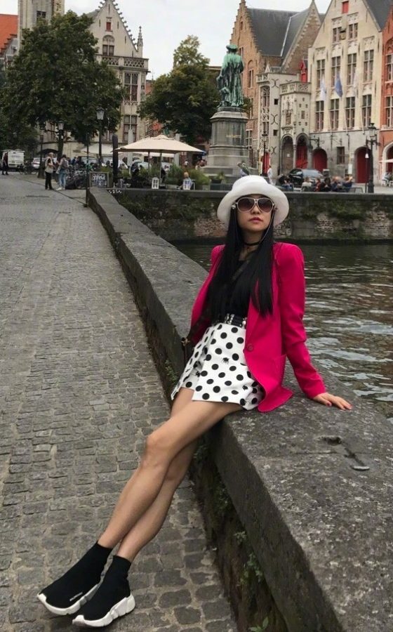女主持人王曦梁美腿旅游照(4/6)