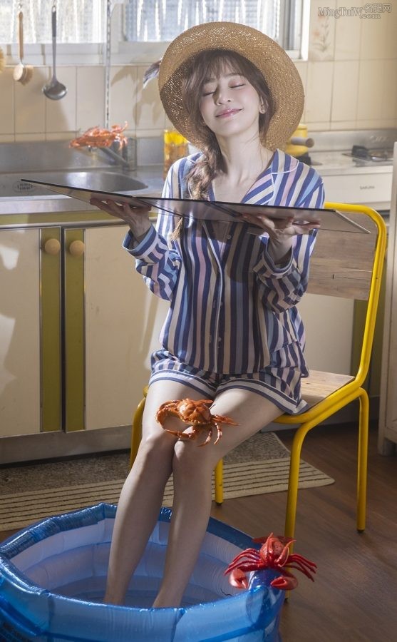 王心凌海鲜水洗脚写真(5/5)