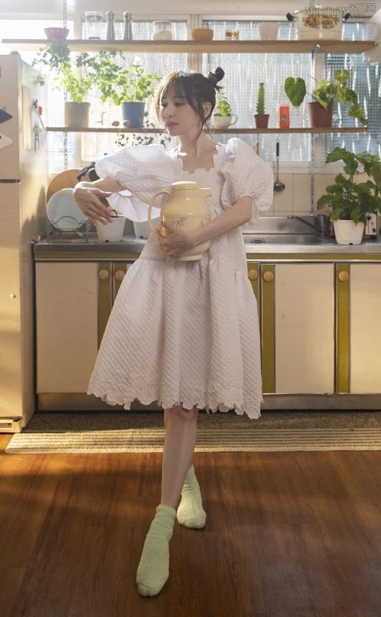 甜心美女王心凌棉袜脚写真(1/2)