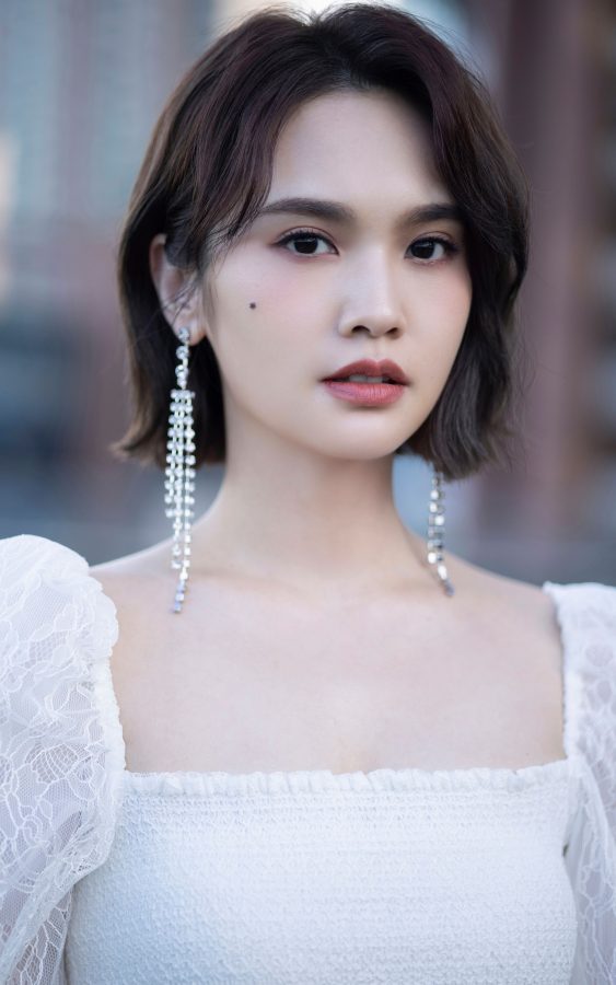杨丞琳低胸白裙光脚丫仙气十足(3/3)