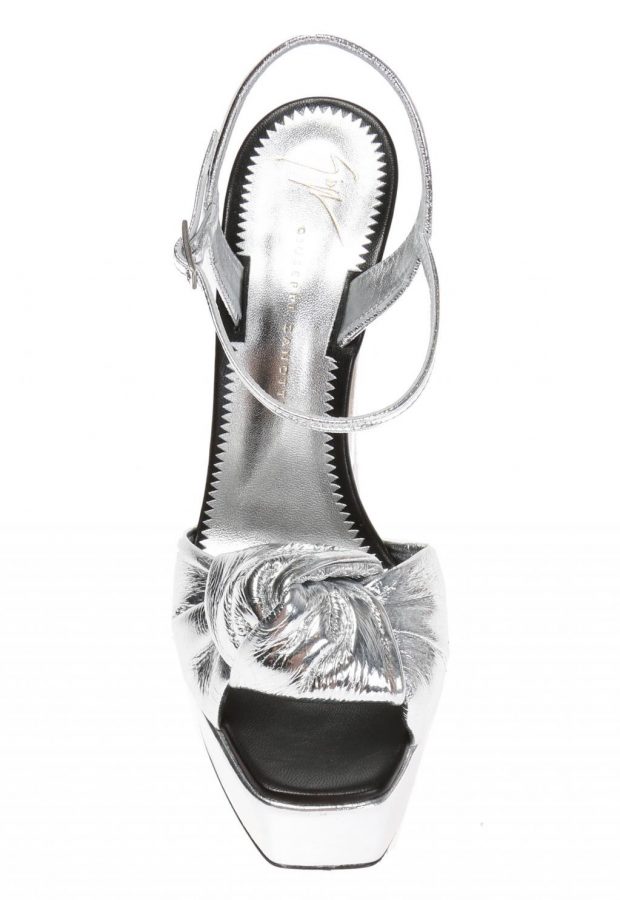 Yuan Shanshan wore a white fringed long skirt and Giuseppe Zanotti waterproof platform high heels(8/8)