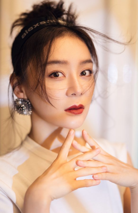 女明星袁姗姗玉足穿透明凉高跟出席商业活动(3/4)