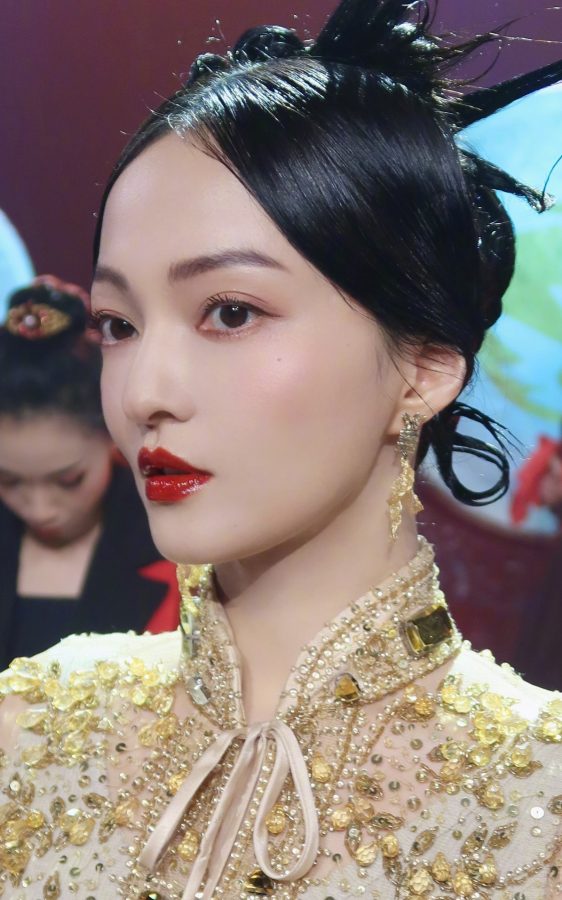 张韶涵国风造型美腿半露，脚踩锋利细高跟击鼓(9/9)