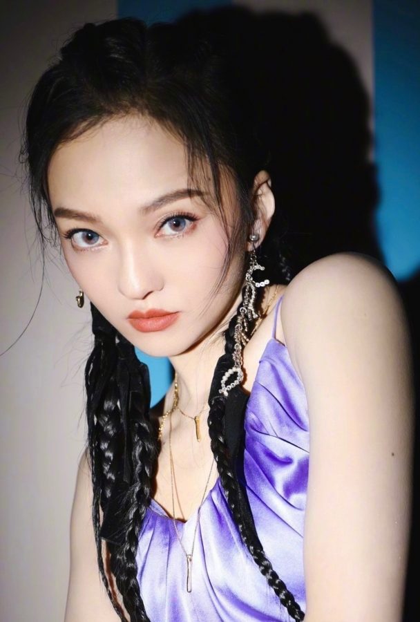 张韶涵紫色开衩裙美腿无懈可击(6/10)