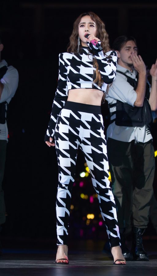 Jolin Tsai showed off her slim waist and delicate feet at her concert(13/13)