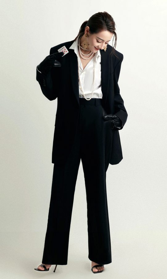 Sexy Reba is dealing cards online, and Dilire is stunning in a Brazilian suit with stiletto heels.(11/12)