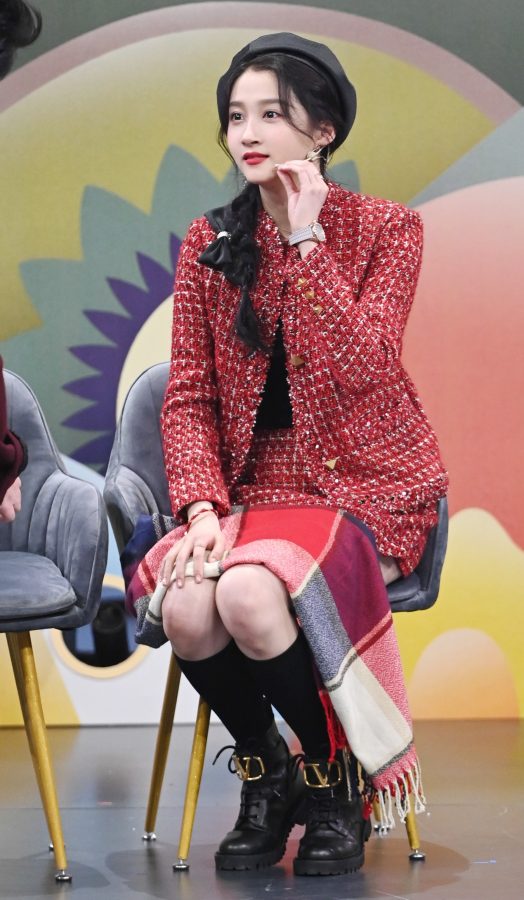 高挑的美女关晓彤美腿穿了短筒袜(1/4)
