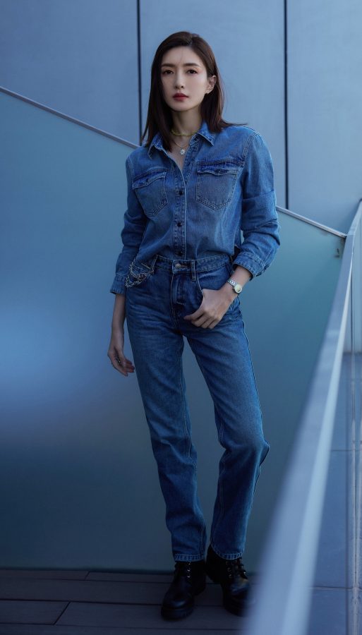 Jiang Shuying wears jeans with long legs and looks like a tree in the wind(2/10)