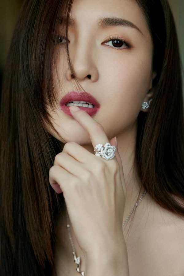 女明星江疏影玉足穿凉高跟出席迪奥酒会优雅迷人(9/9)
