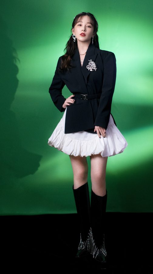 综艺节目《追光吧哥哥》阚清子美腿长靴录制现场和定妆写真(1/8)