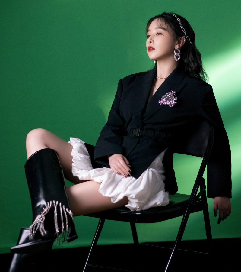 综艺节目《追光吧哥哥》阚清子美腿长靴录制现场和定妆写真(4/8)