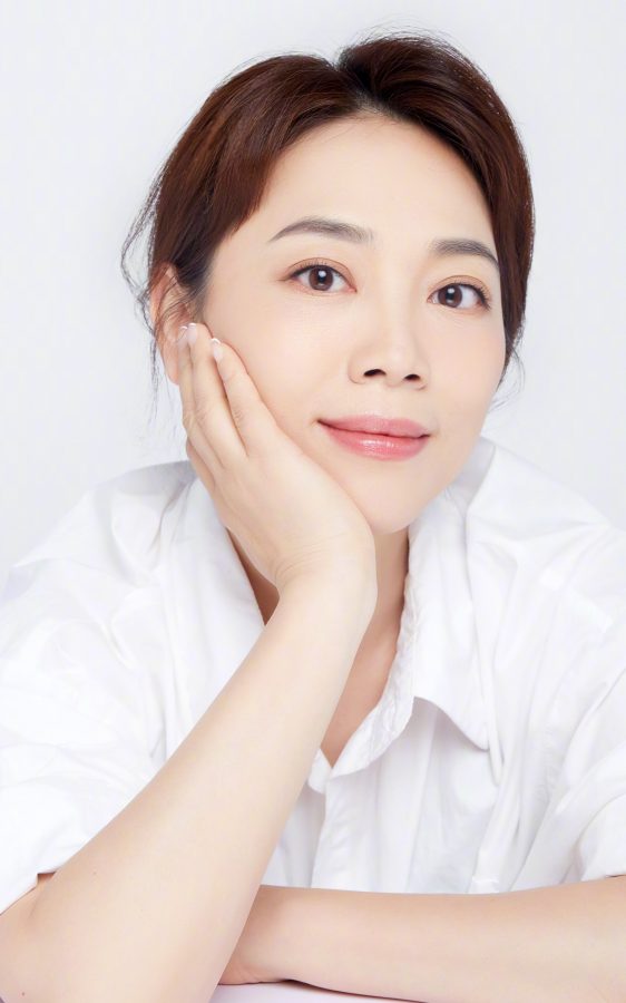 49岁女主持人劳春燕的美脸(3/4)